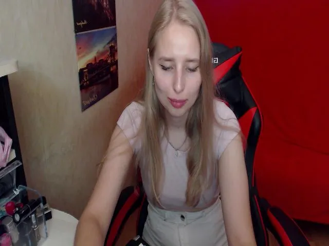 Live sex webcam photo for JessyGinger #265579773