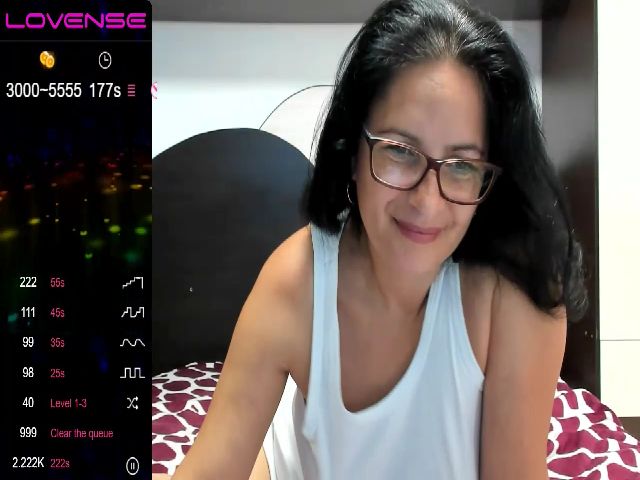 Live sex webcam photo for SquirtyAly69 #259103923