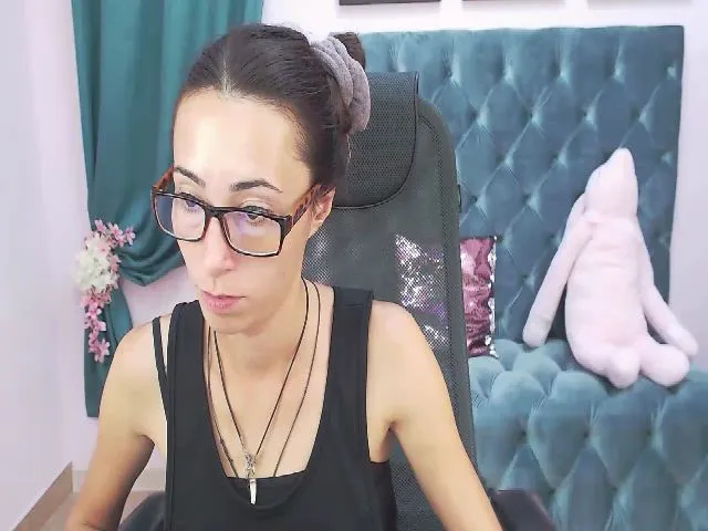 Live sex webcam photo for amyjune01 #256816822