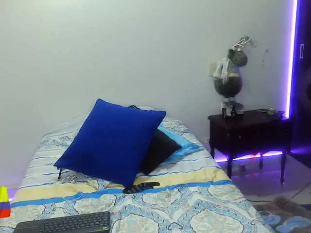 Live sex webcam photo for Caroline134 #242772876