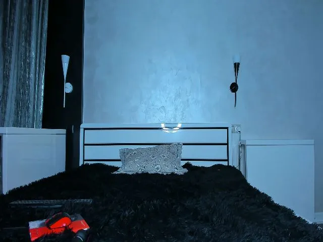 Live sex webcam photo for MayaTheLove #253878352