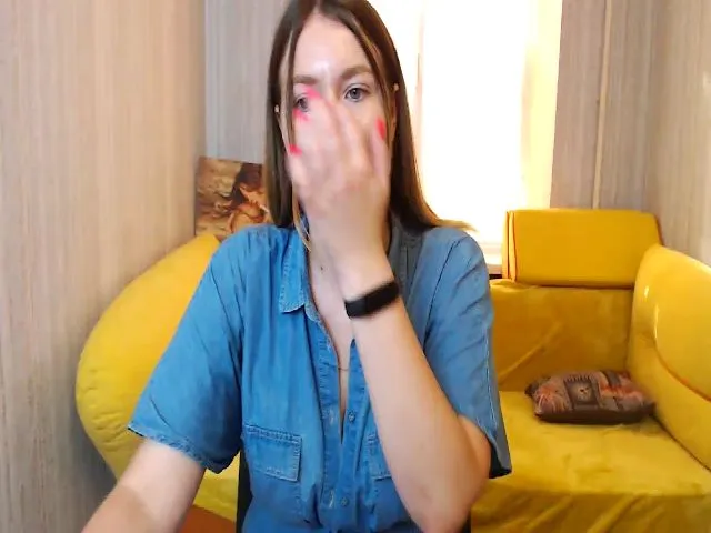 Live sex webcam photo for Emmillia #265562395