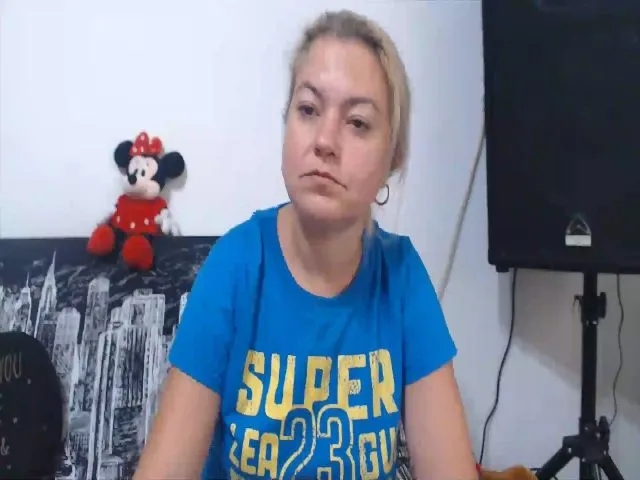 Live sex webcam photo for Softhottmilf #256181599