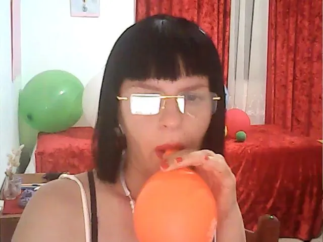 Live sex webcam photo for araartist #257754091