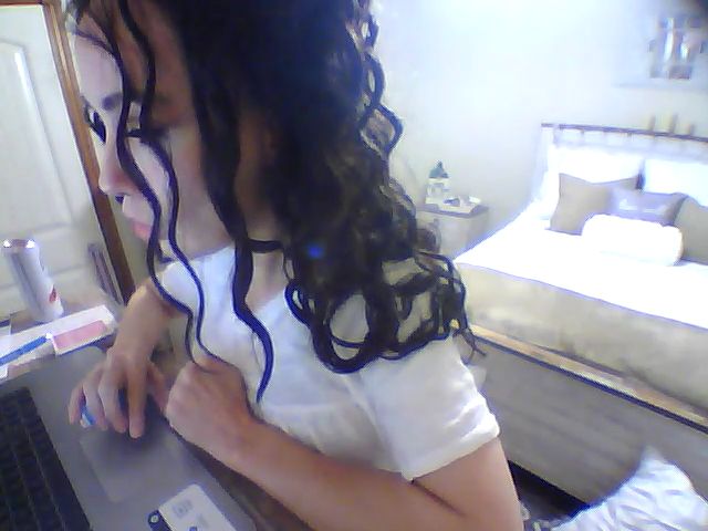 Live sex webcam photo for SweetHoney33 #264658168