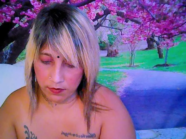 Live sex webcam photo for indianroxy #287933165