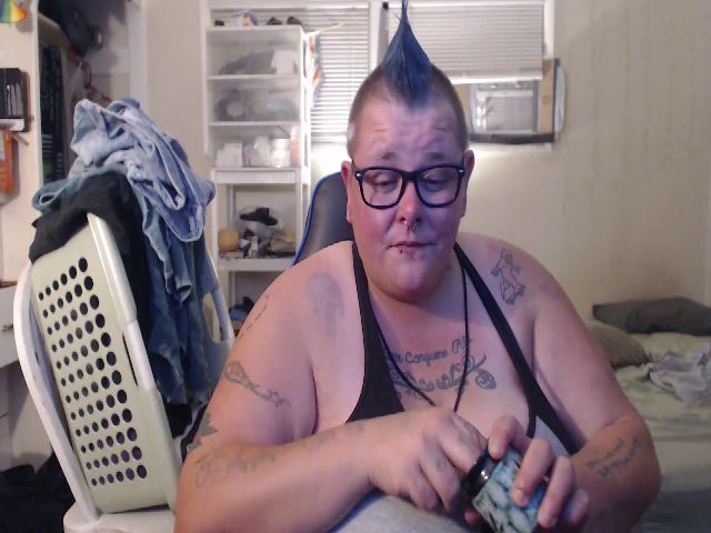 Live sex webcam photo for PunkChick420 #258038764