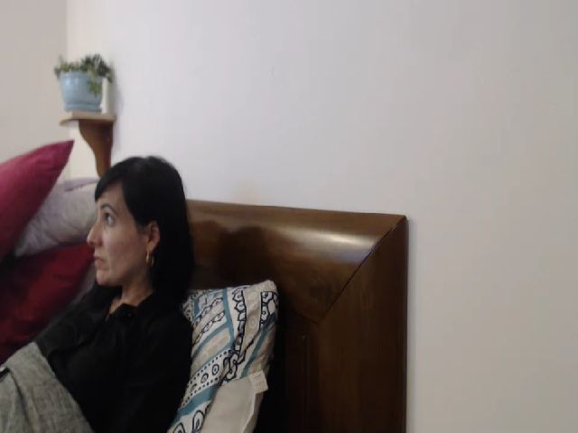 Live sex webcam photo for isabellazee2 #253625029