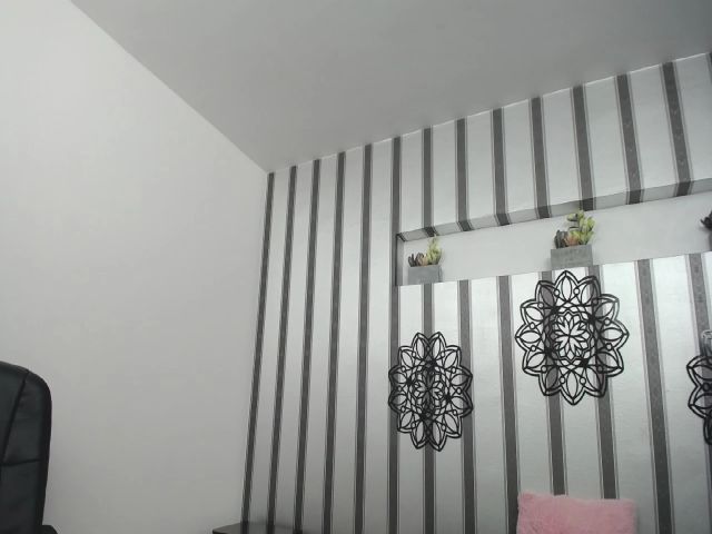 Live sex webcam photo for Charlotte_LW #262300676