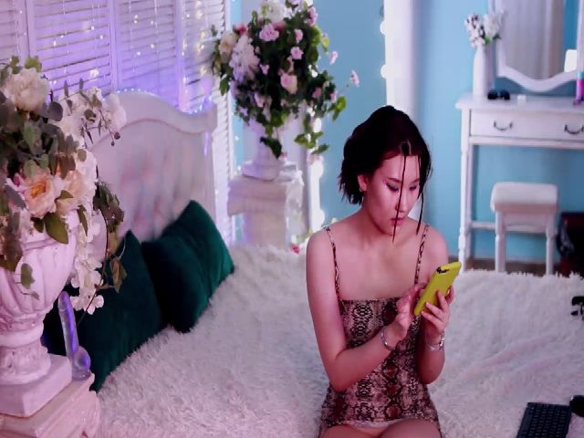 Live sex webcam photo for SashaBrie #253756879