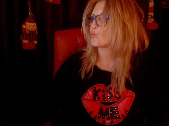 Live sex webcam photo for DivineBlond #287956509