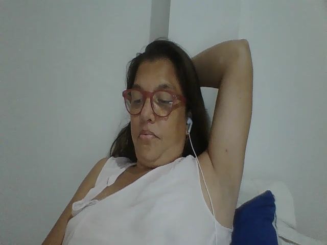 Live sex webcam photo for SweetLola01 #262525550