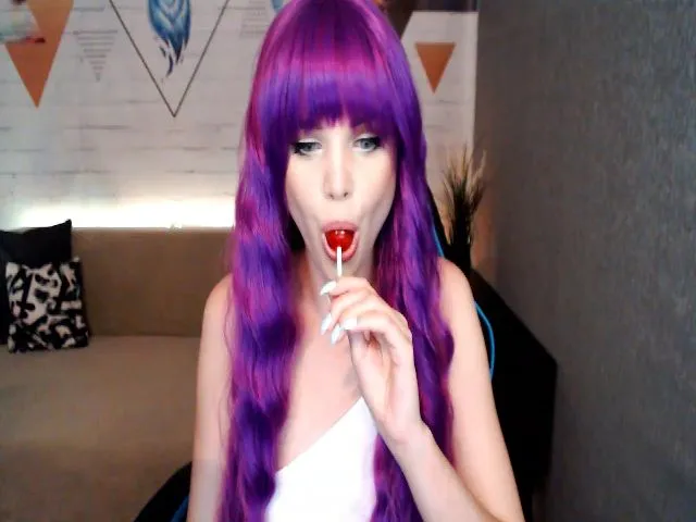 Live sex webcam photo for MonicaHigh #252697954