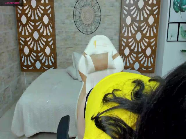 Live sex webcam photo for CurvyBlue #255775446