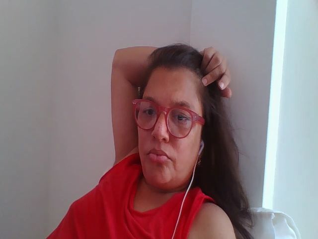 Live sex webcam photo for SweetLola01 #257072632