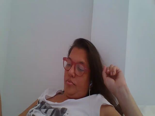 Live sex webcam photo for SweetLola01 #262173599