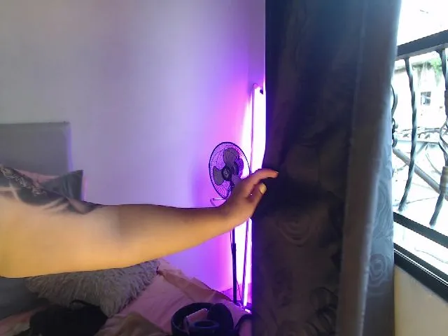 Live sex webcam photo for CALLIE_ANGEL1 #262804977