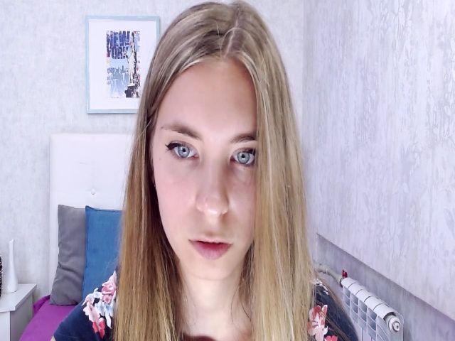 Live sex webcam photo for RossandaShy #257405374