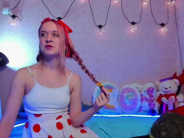 Live sex webcam photo for KiraLiLime #287989781