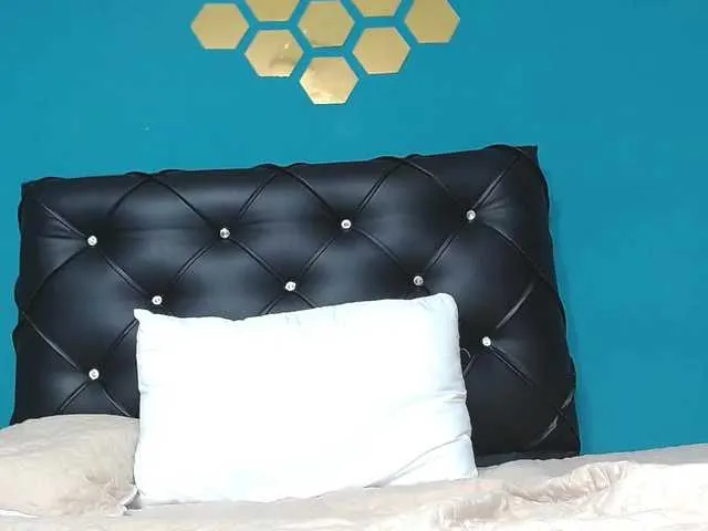 Live sex webcam photo for vanesa-diaz #241398107