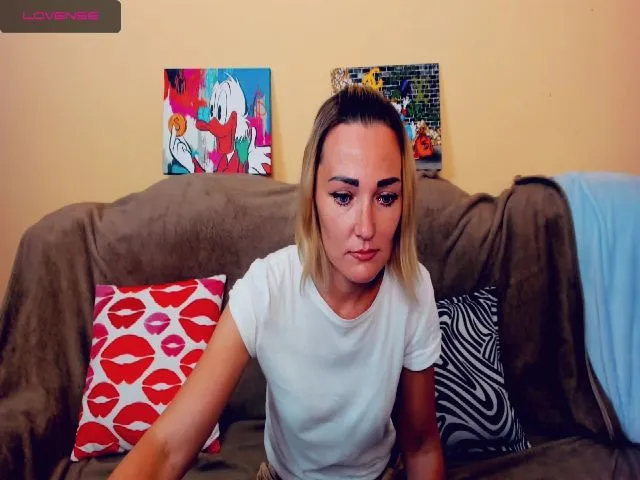 Live sex webcam photo for SecretDream #261276136