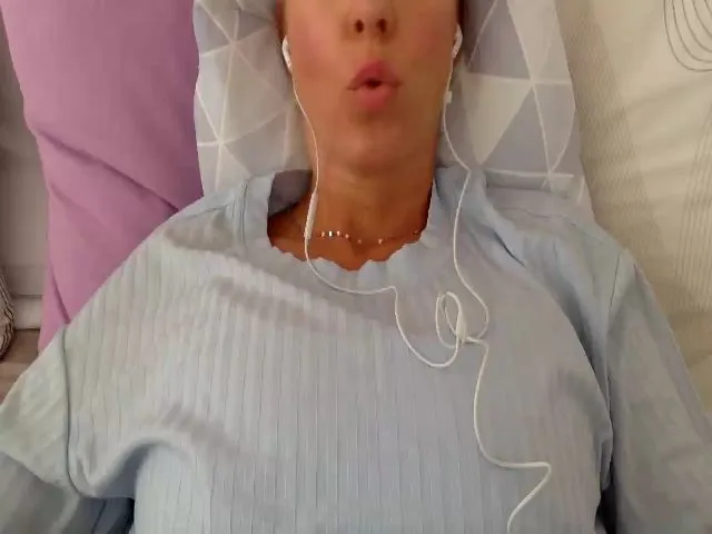 Live sex webcam photo for Brandybella #262649094