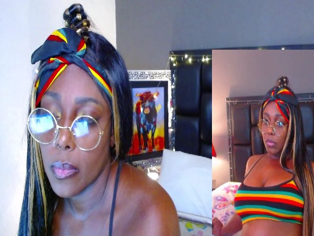 Live sex webcam photo for Canela01 #256309895