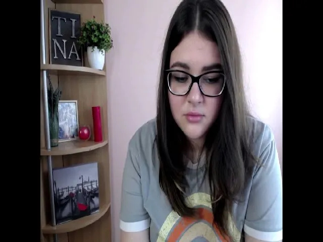 Live sex webcam photo for SweetyTinna #264764755