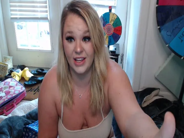 Live sex webcam photo for MaddieLouLou #259260091