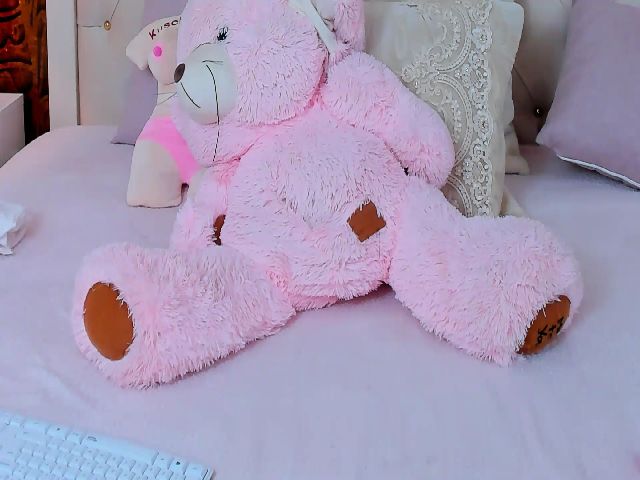 Live sex webcam photo for EmmaGonzale #255875992