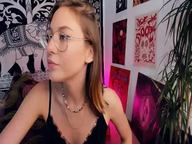 Live sex webcam photo for Aliceum #258112259