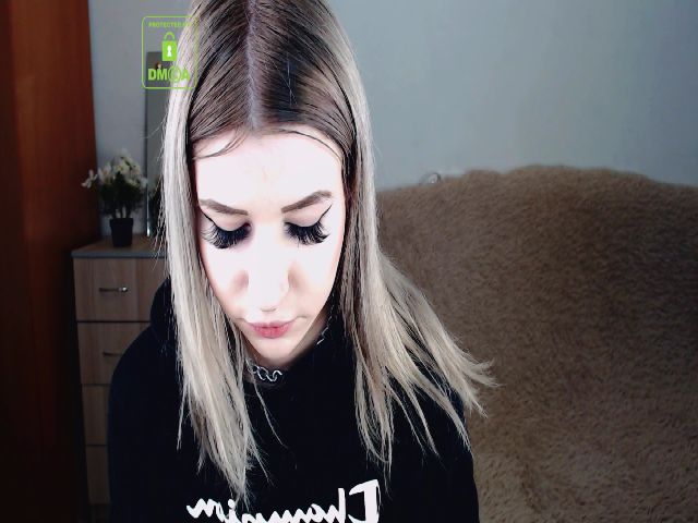 Live sex webcam photo for Alison_Moonli #262418193