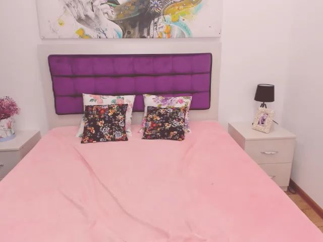 Live sex webcam photo for AmyGarden #253185552