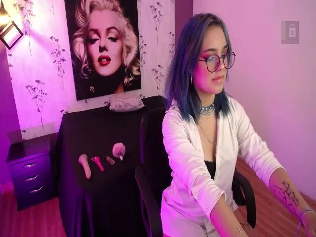 Live sex webcam photo for Spaaarkie #258674253