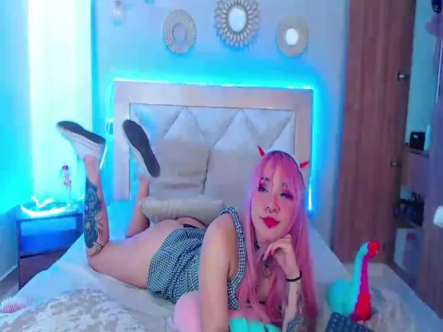 Live sex webcam photo for Sophie_pink18 #261433683