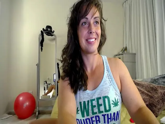 Live sex webcam photo for TemptinDesire #263685297