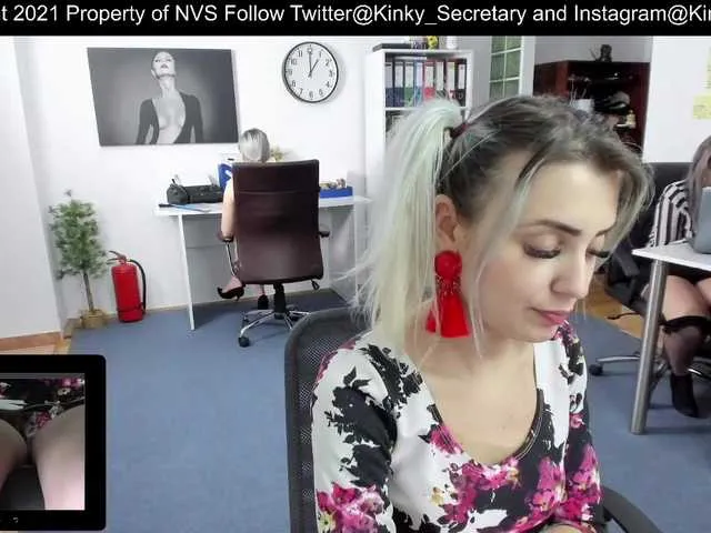 Live sex webcam photo for KinkyOffice #241985277