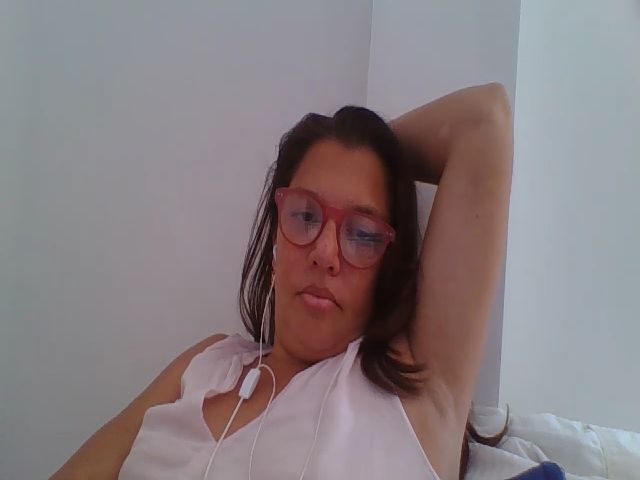 Live sex webcam photo for SweetLola01 #260813463