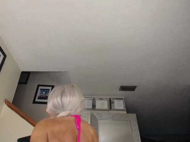 Live sex webcam photo for adrianna_fox #287953148