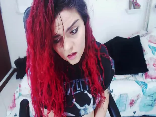 Live sex webcam photo for Twwiiggy #287851886