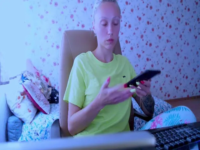 Live sex webcam photo for Blondedirty94 #262987645