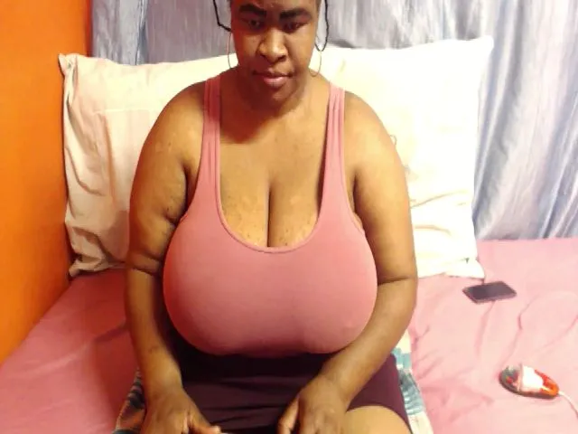 Live sex webcam photo for Sweetnozie #254954369