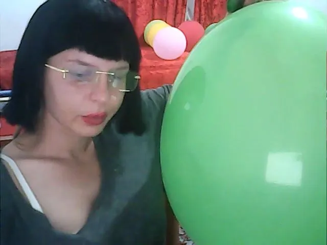 Live sex webcam photo for araartist #255737754