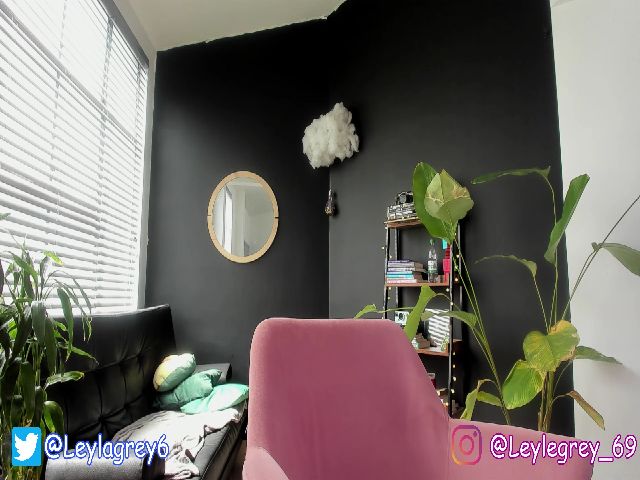 Live sex webcam photo for LeylaGrey #253879435