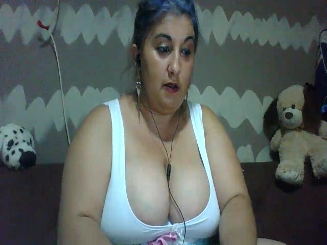 Live sex webcam photo for BigBreastsMia #255729397