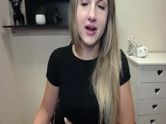 Live sex webcam photo for WILDemilly #256245485