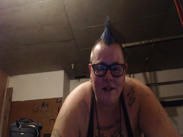 Live sex webcam photo for PunkChick420 #258053425