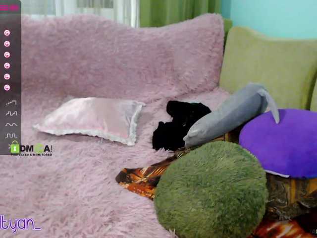 Live sex webcam photo for SinfulTyan #241364038