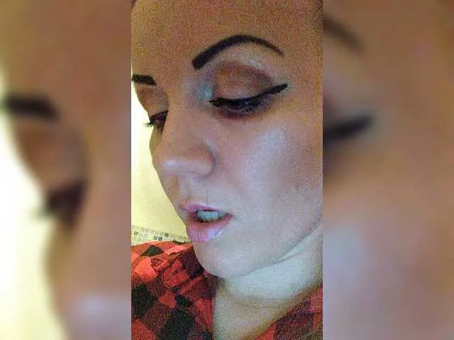 Live sex webcam photo for Alenushka888 #245225124