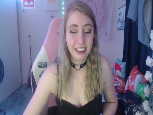 Live sex webcam photo for Chloe_Luna #252682676